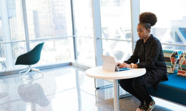 Comprendre le CCN51 salaire et ses implications pour les employés du secteur social