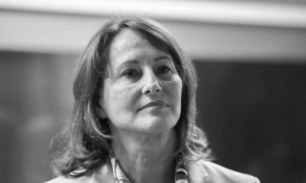 Ségolène Royal : un parcours politique prestigieux et une retraite qui suscite le débat