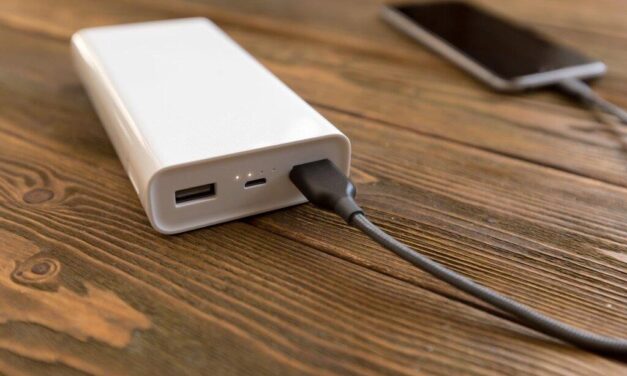 10 Essentiels De Puissance Et De Connectivité Dont Chaque Monteur Vidéo A Besoin Pour Des Sessions De Montage Fluides