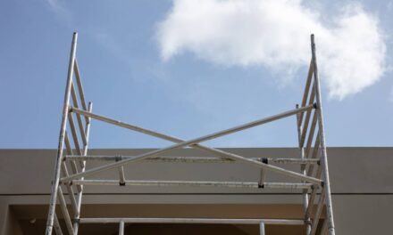 Travaux en hauteur : gagnez du temps avec une plateforme de travail mobile