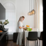 Quiet Luxury en Cuisine : L’Art du Minimalisme Chaleureux et de l’Ergonomie Invisible