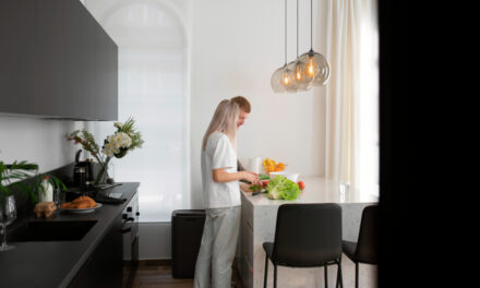 Quiet Luxury en Cuisine : L’Art du Minimalisme Chaleureux et de l’Ergonomie Invisible