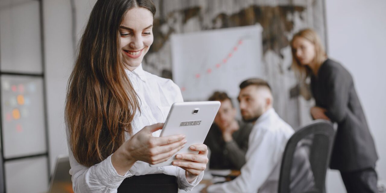 Business IA à lancer en 2027 : les meilleures opportunités se trouvent entre l&rsquo;outil et l&rsquo;entreprise qui ne sait pas encore s&rsquo;en servir